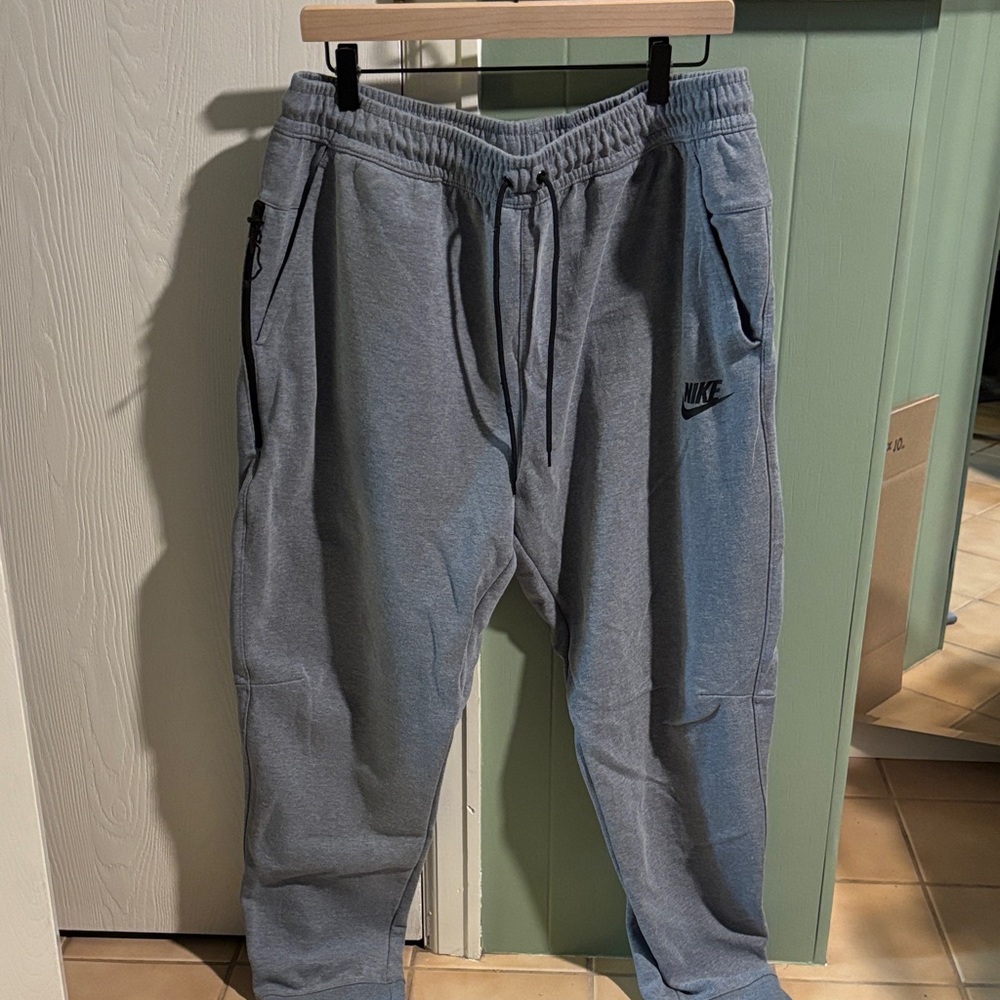 Nike Men's Gray tech fleece light
